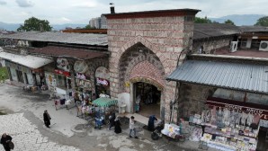 Bursa’da Tarihi Bakırcılar’da vitrin yenileniyor