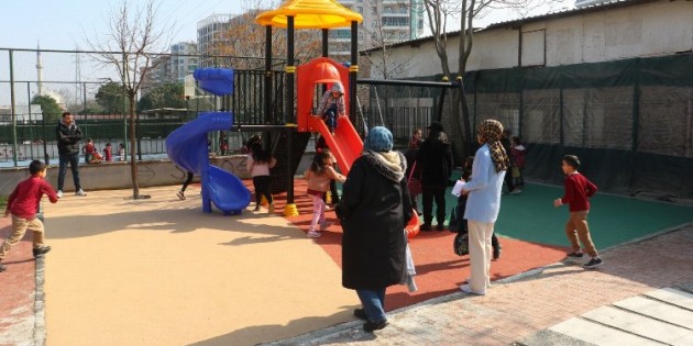 Büyükşehir, çocuklara güvenli oyun alanı oluşturuyor