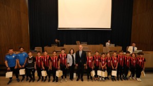 Bursa İnegöl Meclisi şampiyonları ağırladı