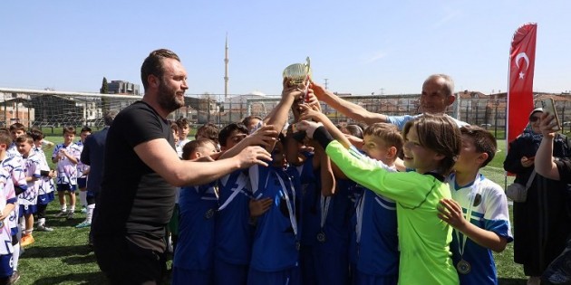 Bursa’daki İlkokul Futbol Şenliği’nde kupalar sahiplerini buldu