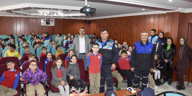 Bursa Karacabey’de zabıtadan çocuklara eğitim